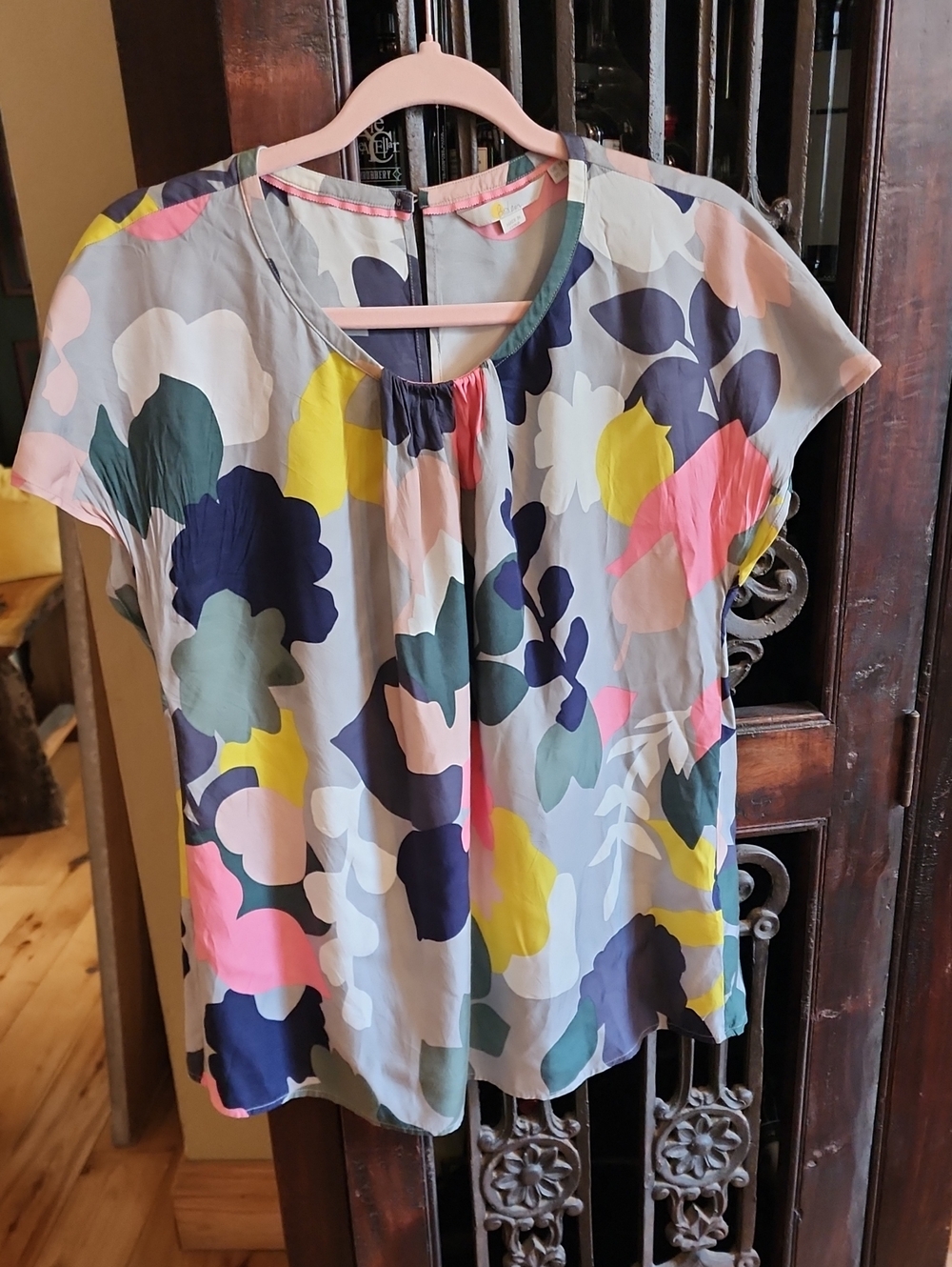Boden Silk Blend Short Sleeve Scoop Neck Blouse in Gray, Pink, Yellow, Navy,  10